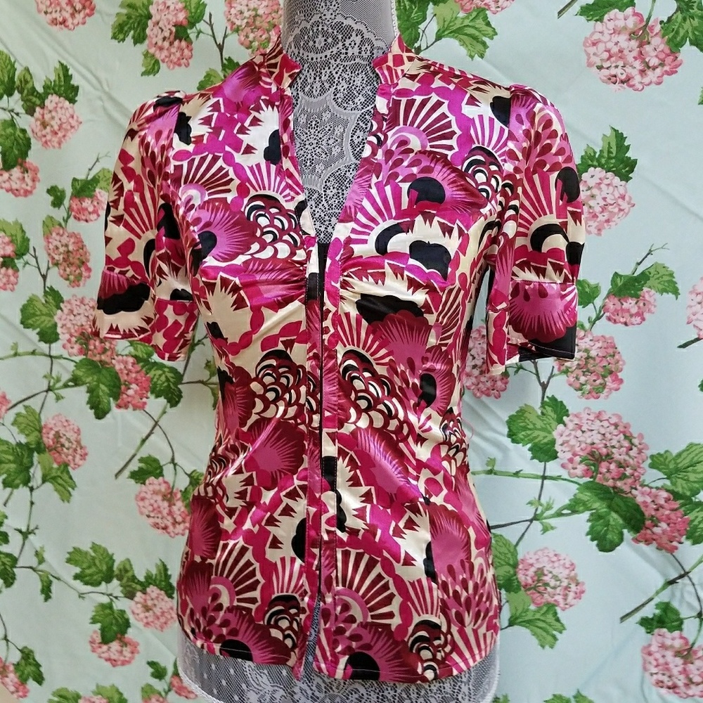 GUESS EUC Flattering AND Modest Silk Blouse